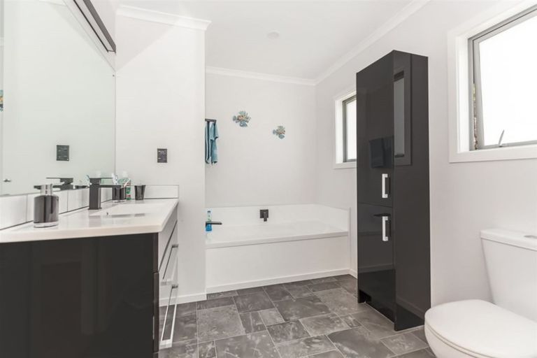 Photo of property in 11 Deptford Lane, Whitby, Porirua, 5024