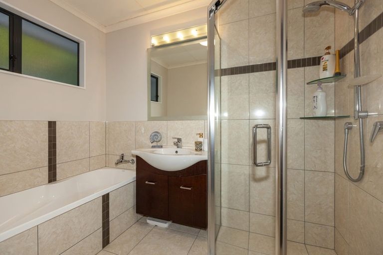 Photo of property in 83 Kakariki Grove, Waikanae, 5036