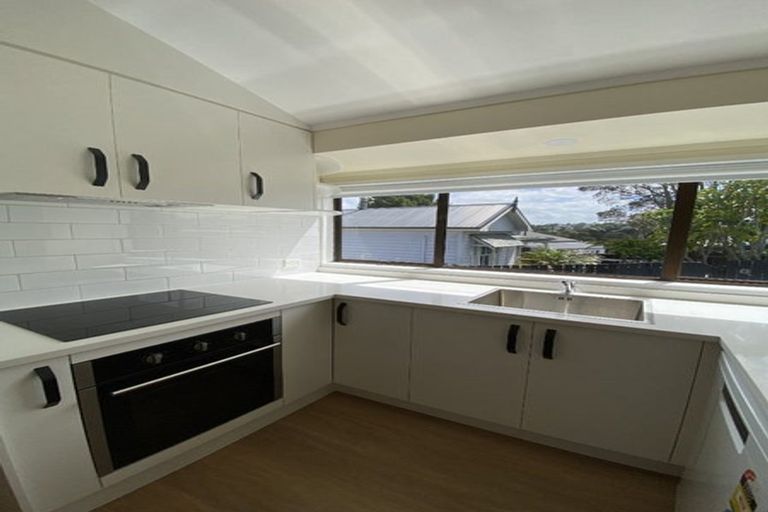 Photo of property in 1/6 Clare Place, Glenfield, Auckland, 0629