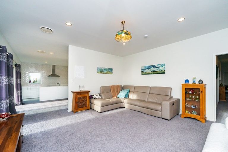 Photo of property in 74 Polson Hill Drive, Aokautere, Palmerston North, 4471