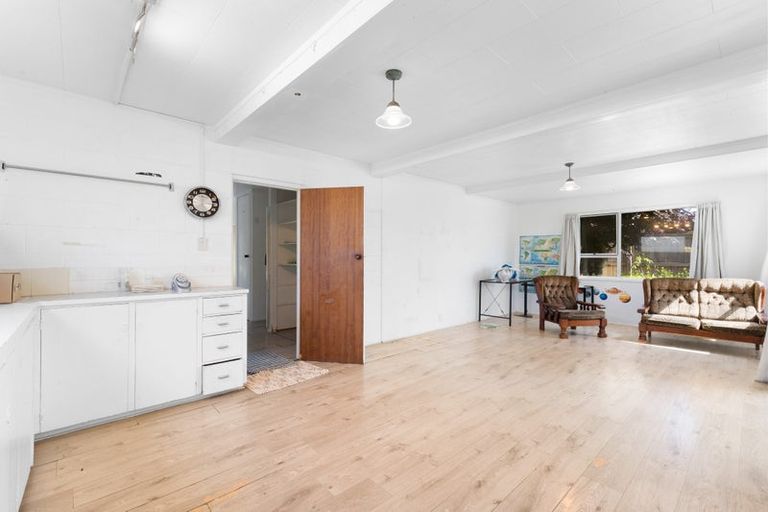 Photo of property in 586 Te Atatu Road, Te Atatu Peninsula, Auckland, 0610