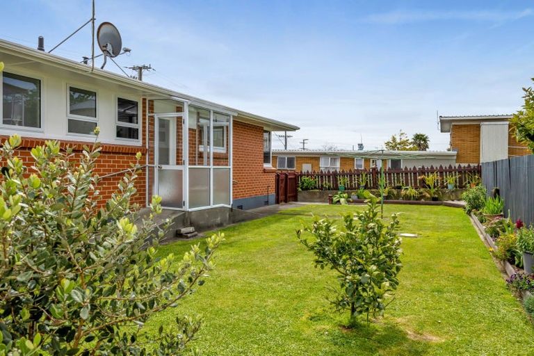 Photo of property in 9 Waimea Street, Westown, New Plymouth, 4310