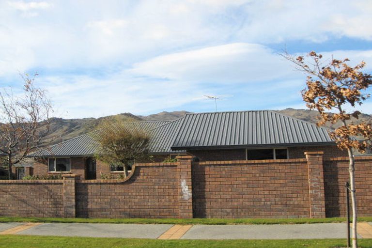 Photo of property in 16 Matthews Crescent, Cromwell, 9310