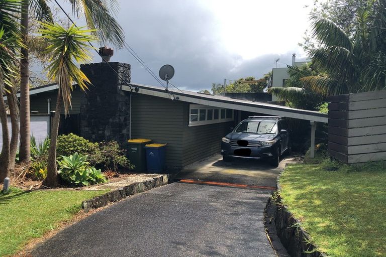 Photo of property in 4 Manutara Avenue, Forrest Hill, Auckland, 0620