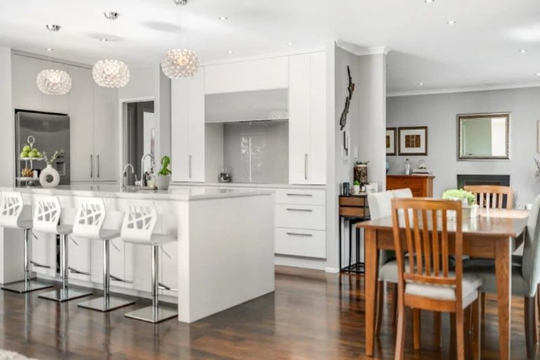 Photo of property in 11 Holly Way, Sunnyhills, Auckland, 2010