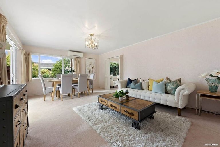 Photo of property in 1 Holly Way, Sunnyhills, Auckland, 2010