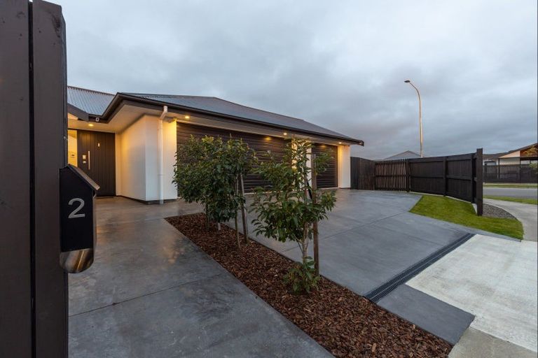 Photo of property in 2 Corsica Court, Fitzherbert, Palmerston North, 4410