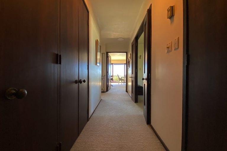 Photo of property in 18 Burford Place, Mellons Bay, Auckland, 2014