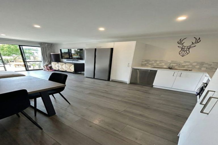 Photo of property in 56 Papatupu Way, Kumeu, 0810