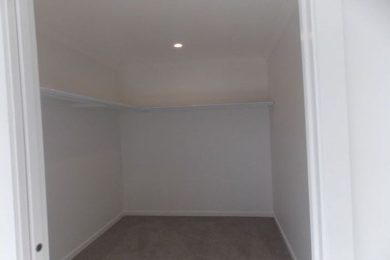 Photo of property in 18 Sardinia Grove, Fitzherbert, Palmerston North, 4410