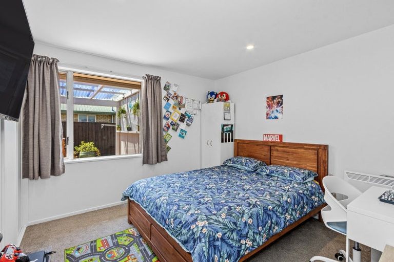 Photo of property in 75a Farquhars Road, Redwood, Christchurch, 8051