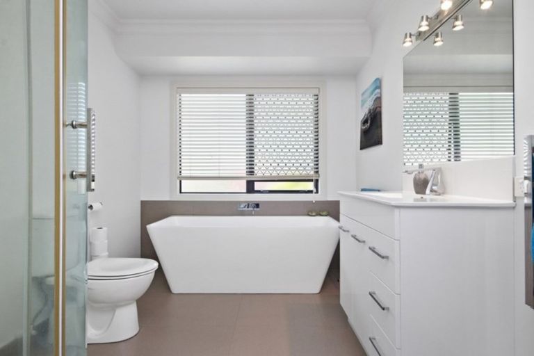 Photo of property in 34 Intrepid Crescent, Beachlands, Auckland, 2018