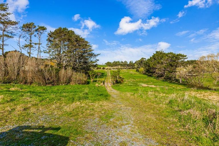 Photo of property in 276 Taiapa Road, Muriwai, 0881