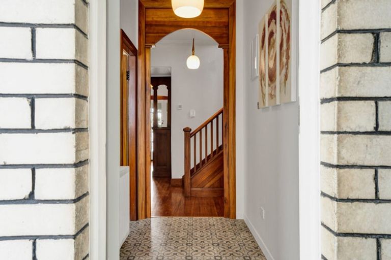 Photo of property in 19 Baring Terrace, Strandon, New Plymouth, 4312