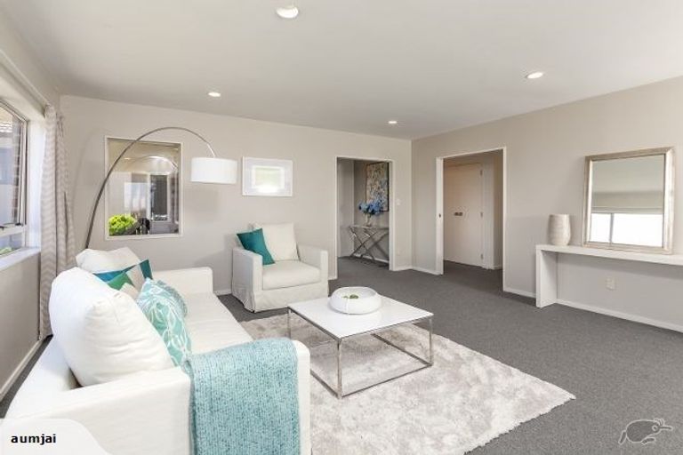 Photo of property in 14 Ribbonwood Crescent, Goodwood Heights, Auckland, 2105