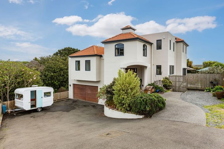 Photo of property in 11 Glengavel Grove, Papakowhai, Porirua, 5024