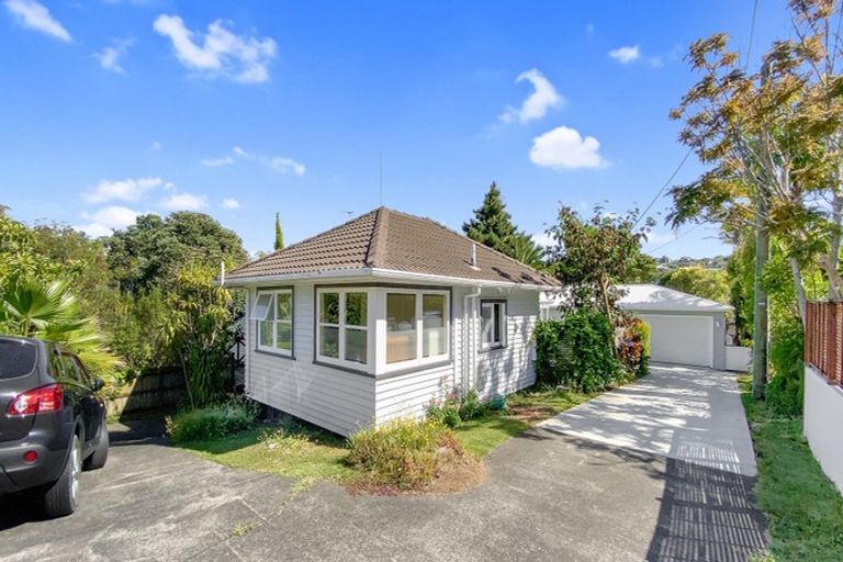 Photo of property in 1/17 Lyons Avenue, Murrays Bay, Auckland, 0630