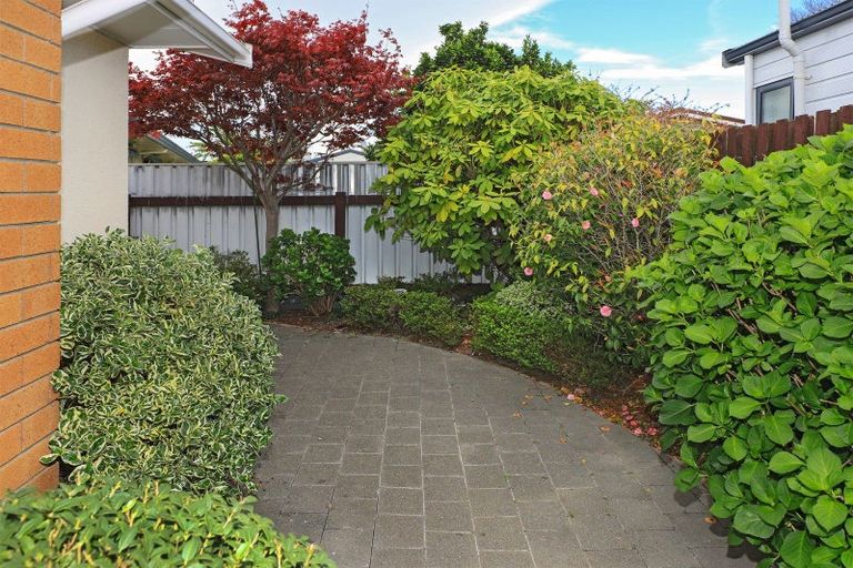 Photo of property in 2/30 Roskilda Crescent, Taradale, Napier, 4112