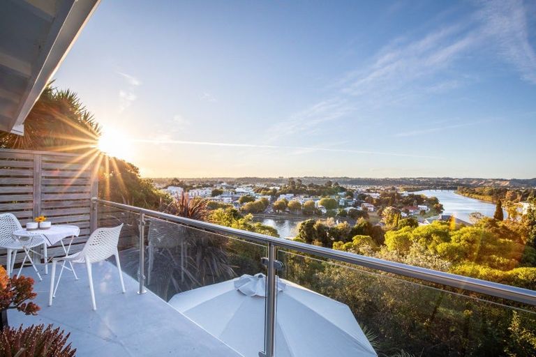 Photo of property in 12 Hipango Terrace, Durie Hill, Whanganui, 4500