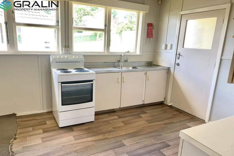 Photo of property in 5/24 Pomaria Road, Henderson, Auckland, 0610