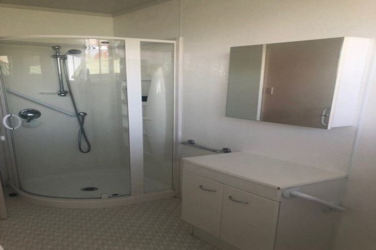 Photo of property in 1420 Whangaparaoa Road, Army Bay, Whangaparaoa, 0930