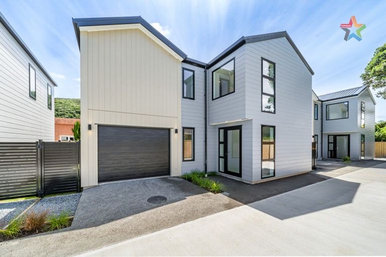 Photo of property in 10 Ford Road, Manor Park, Lower Hutt, 5019