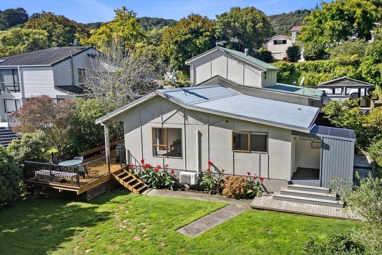 Photo of property in 2/5 Taunton Way, Pinehaven, Upper Hutt, 5019