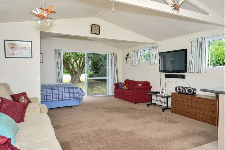 Photo of property in 5 Pipi Crescent, Mahia, 4198
