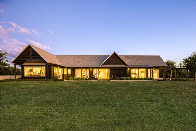 Photo of property in 67 Tarahunga Road, Levin, 5571