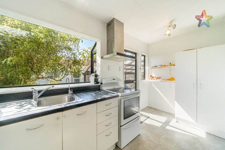 Photo of property in 21 Jasmine Grove, Maungaraki, Lower Hutt, 5010