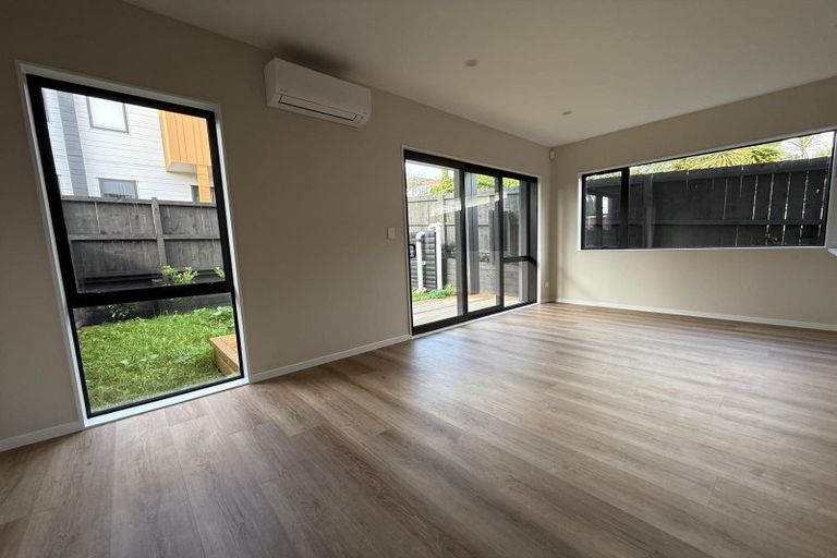 Photo of property in 16 Don Oliver Lane, Glen Eden, 0602