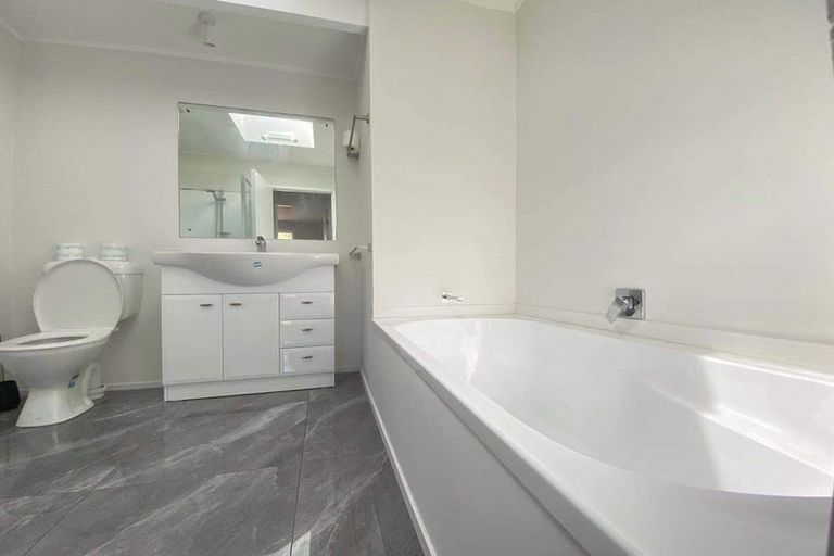 Photo of property in 51 Awaruku Road, Torbay, Auckland, 0630