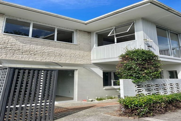 Photo of property in 1/12 Rugby Road, Birkenhead, Auckland, 0626