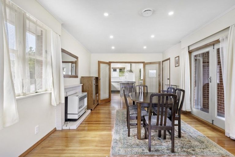 Photo of property in 33 Raukawa Street, Strathmore Park, Wellington, 6022