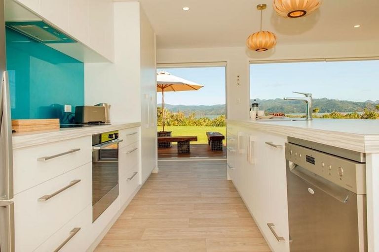 Photo of property in 104 Ti Kouka Crescent, Matarangi, Whitianga, 3592