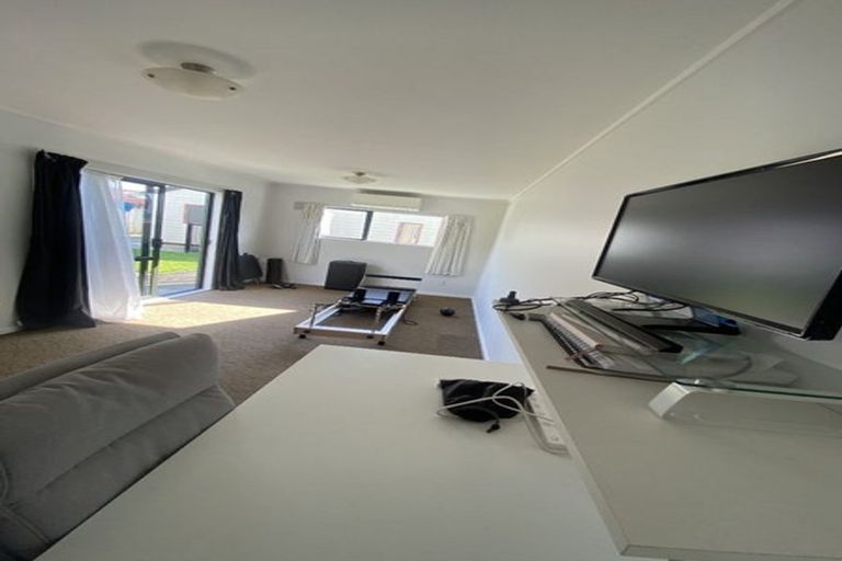Photo of property in 11 Jeffares Place, Taradale, Napier, 4112