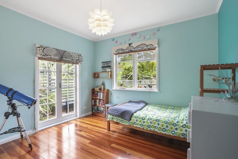 Photo of property in 18 Derwent Crescent, Titirangi, Auckland, 0604