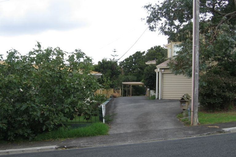 Photo of property in 1/20 Webb Place, Forrest Hill, Auckland, 0620