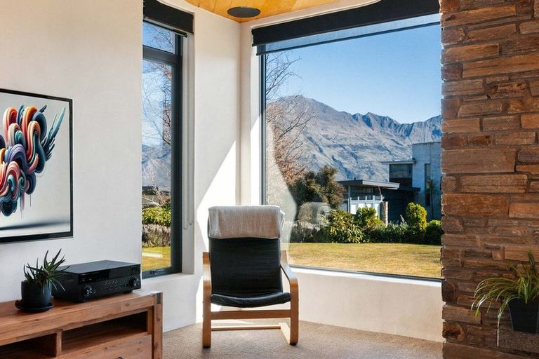 Photo of property in 50 Forest Heights, Wanaka, 9305