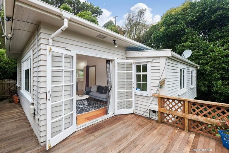 Photo of property in 54 Moana Road, Kelburn, Wellington, 6012