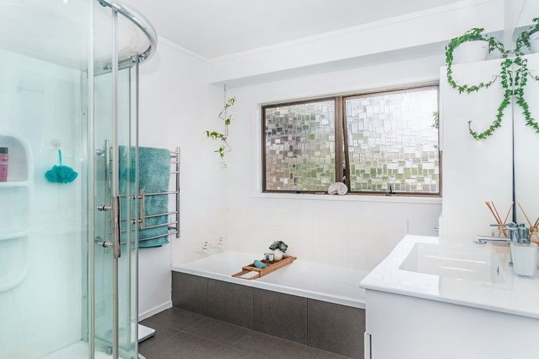 Photo of property in 10 Marendellas Drive, Bucklands Beach, Auckland, 2014