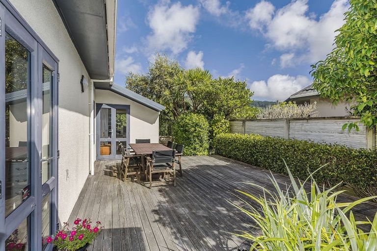 Photo of property in 18 Oxford Street, Tawa, Wellington, 5028