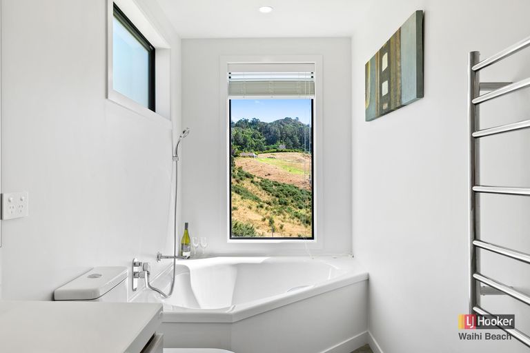 Photo of property in 32 Tohora View, Waihi Beach, 3611