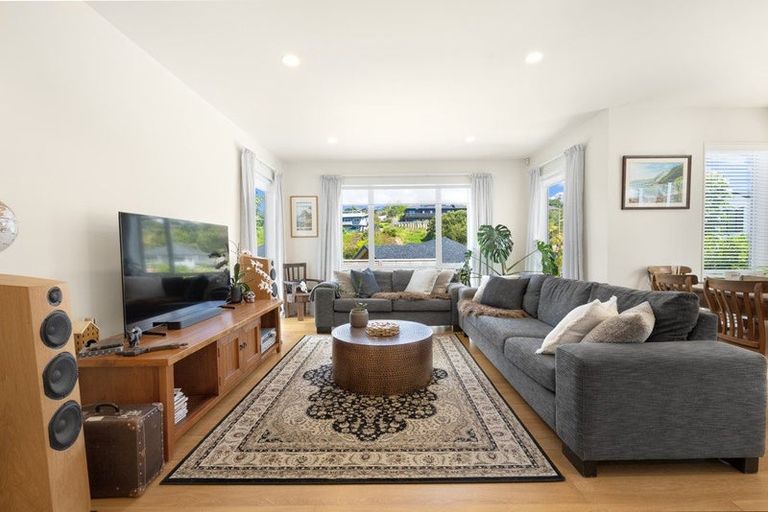 Photo of property in 18 Kahu Close, Orewa, 0931