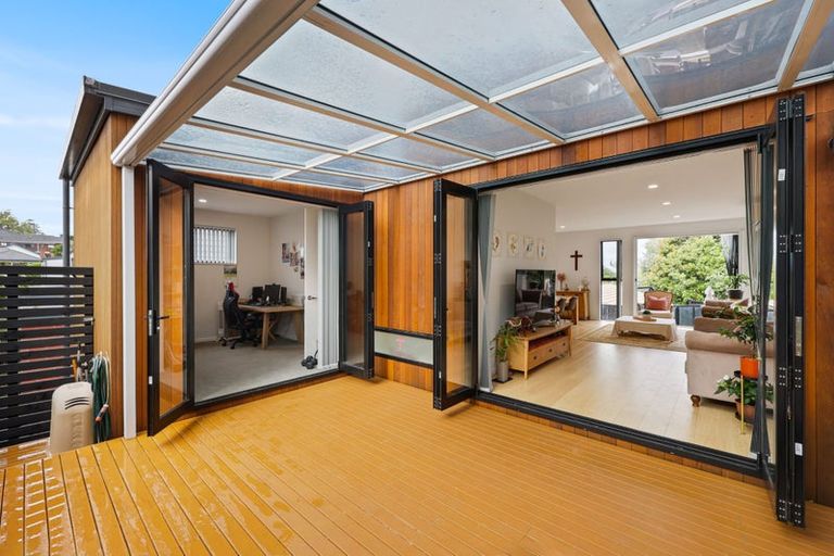 Photo of property in 9e Glenfern Road, Mellons Bay, Auckland, 2014