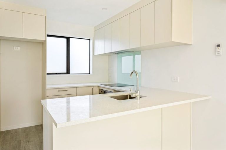 Photo of property in 2/23 View Road, Papakura, 2110