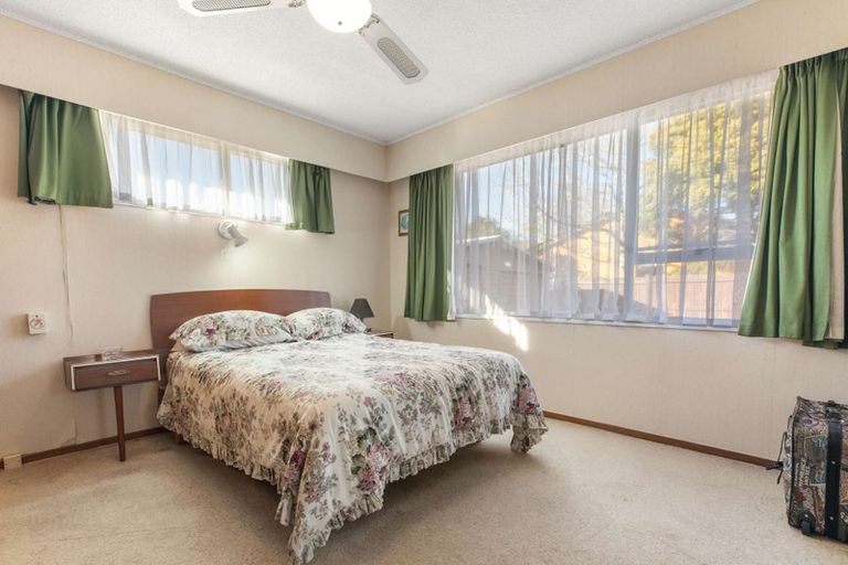 Photo of property in 8 Warden Place, Mangere Bridge, Auckland, 2022