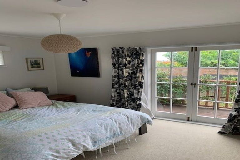 Photo of property in 127 Matipo Road, Te Atatu Peninsula, Auckland, 0610