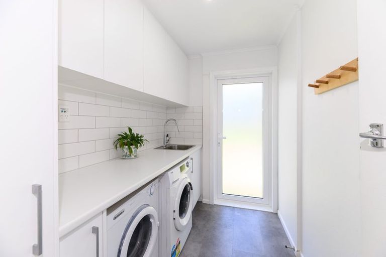 Photo of property in 1/48 Bond Crescent, Forrest Hill, Auckland, 0620