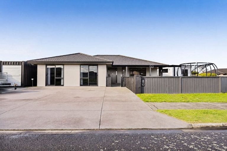 Photo of property in 5 Reremoana Close, Hawera, 4610